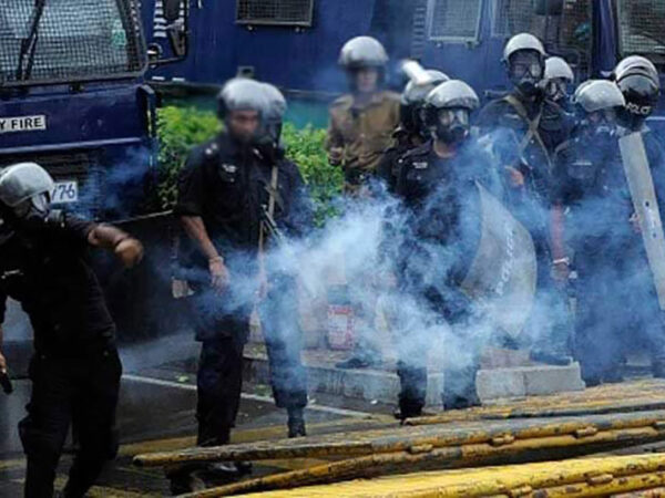 කදුලු ගෑස්, sri lanka universities, non acedamic protest